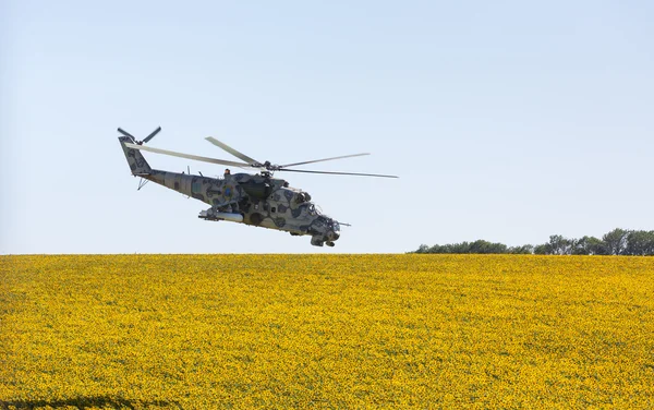 Militär helikopter Mi-24 (Hind) — Stockfoto