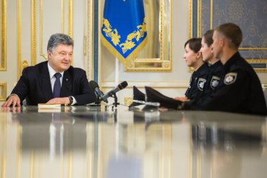 Başkan Poroshenko hukuk, Ukrayna tarihinde ulusal polis imzaladı