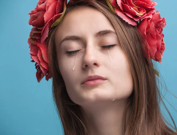 Retrato de una joven mujer hermosa llorando — Foto de Stock