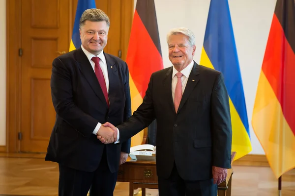 Petro Poroshenko y Joachim Gauck — Foto de Stock