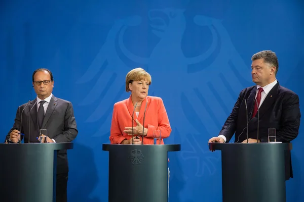 Francois Hollande, Angela Merkel en Petro Poroshenko — Stockfoto