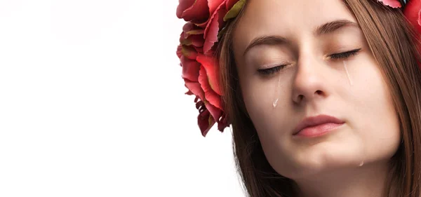 Porträtt av unga vackra kvinnan gråter — Stockfoto