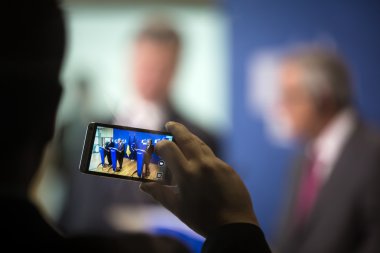Jean-Claude Juncker ve Petro Poroshenko