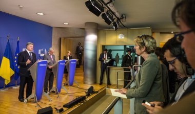 Jean-Claude Juncker ve Petro Poroshenko