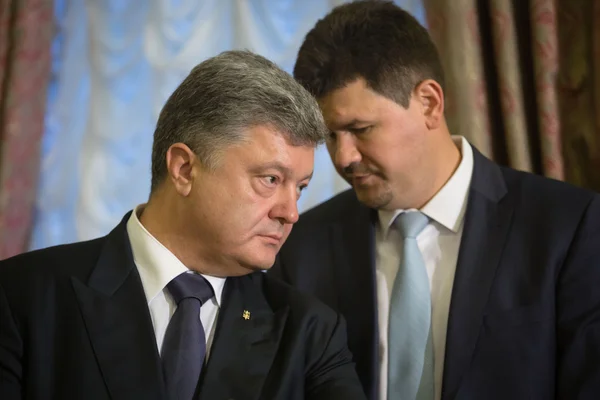 Petro Poroshenko and Svyatoslav Tsegolko — Stok fotoğraf