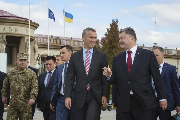 Petro Poroszenko i Jens Stoltenberg — Zdjęcie stockowe