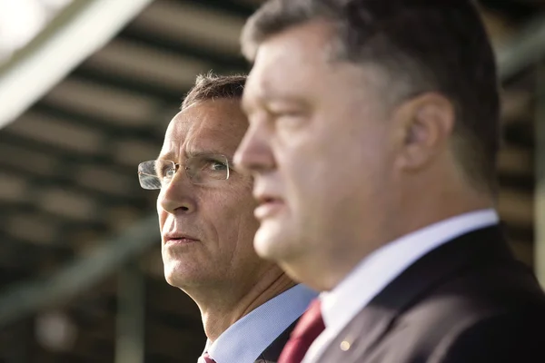 Petro Poroshenko y Jens Stoltenberg — Foto de Stock