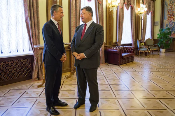 Ukrayna Poroshenko ve Nato Genel Sekreteri Jens başkanı — Stok fotoğraf