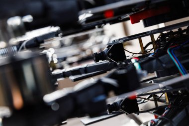 Kyiv Reg., Ukrayna - 30 Ekim 2025: FPV İHA 'ları Petro Poroshenko' nun kuruluşundan Ukrayna silahlı kuvvetlerine teslim edildi. 