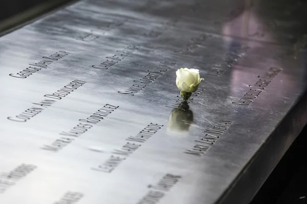 Denkmal am Ground Zero des Welthandelszentrums. — Stockfoto