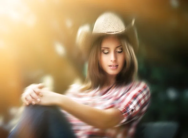 Sexy cowgirl in zonlicht — Stockfoto