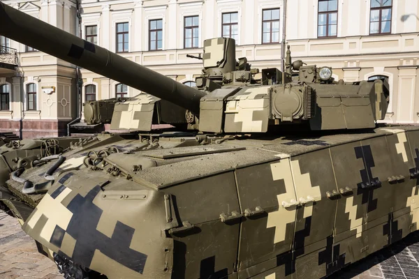 Tentoonstelling van militaire uitrusting in Kiev — Stockfoto