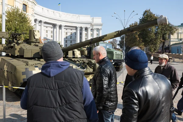 Mostra di attrezzature militari a Kiev — Foto Stock