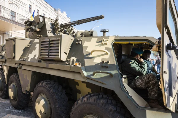 Exposição de equipamentos militares em Kiev — Fotografia de Stock