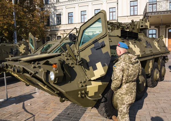 Exposition de matériel militaire à Kiev — Photo