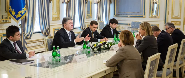 デリカ Mogherini と石油 Poroshenko — ストック写真