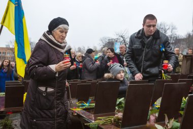 Memorial döşeme çiçek kahraman sokak arası