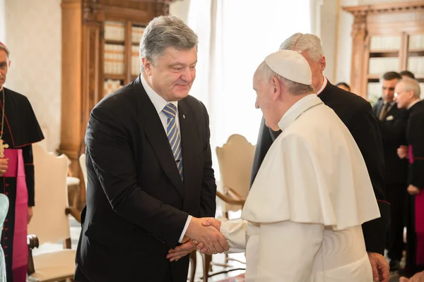 Petro Poroshenko ve Papa Francis — Stok fotoğraf