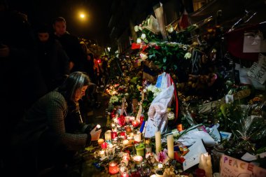 Theater de Paris Le Bataclan yakınındaki çiçek