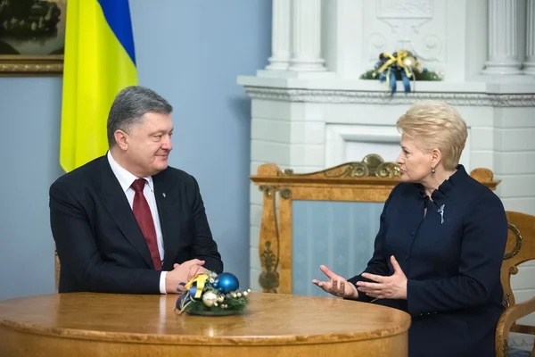 Petro Poroshenko and Dalia Grybauskaite — Stock Photo, Image