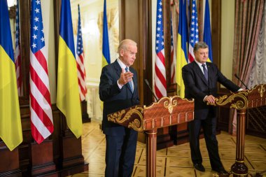 Joe Biden ve Petro Poroshenko