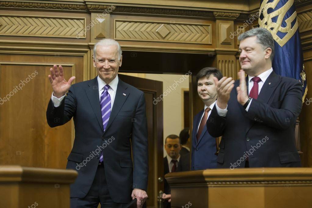 петр порошенко в молодости. кандидаты в президенты украины. джо байден в верховной раде. президент украины до порошенко до януковича. порошенко в молодости.