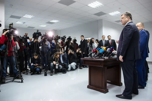 Presskonferens av Ukraina petro poroshenko ordförande — Stockfoto