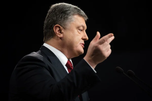 Presskonferens av Ukraina petro poroshenko ordförande — Stockfoto