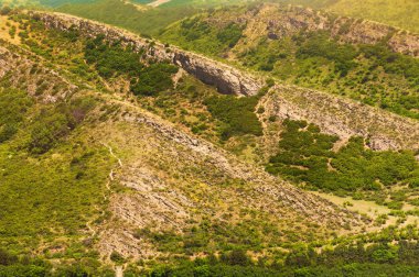 Sarı dağ rock kayalıklarla heybetli katmanları