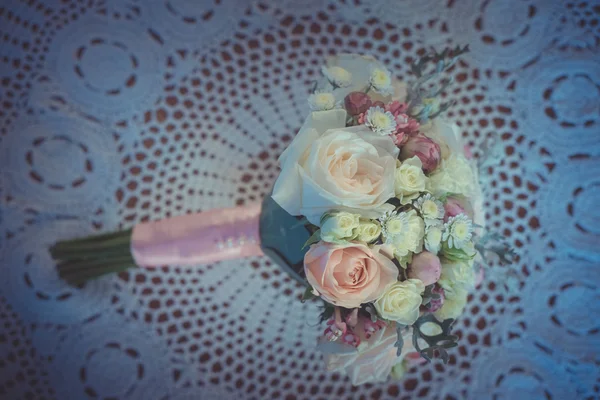 Decoración nupcial clásica y elegante. primer plano del ramo de la boda — Foto de Stock