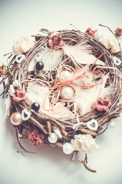 Engagement rings on nest-styled pillow — Stock Photo, Image