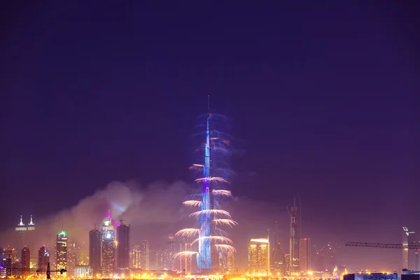 Fuegos artificiales de Año Nuevo Burj Khalifa. Incendio en The Address Hotel el 1 de enero en Dubai . —  Fotos de Stock