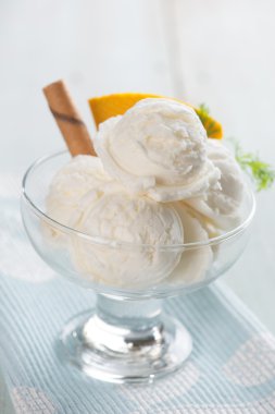 Vanilyalı dondurma.