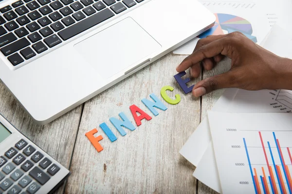 Letras de madeira como palavra financel — Fotografia de Stock