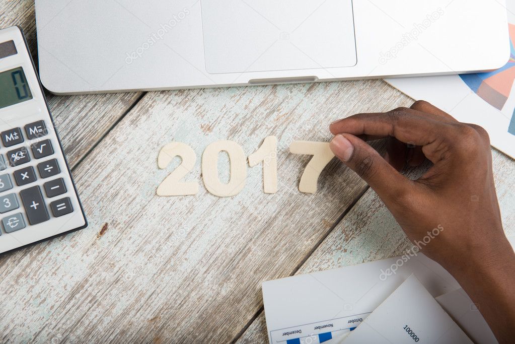 Hand arranging financial year 2017
