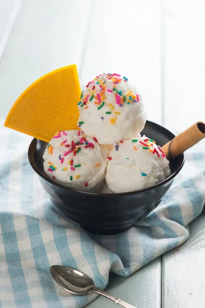 Ванильное мороженое — стоковое фото