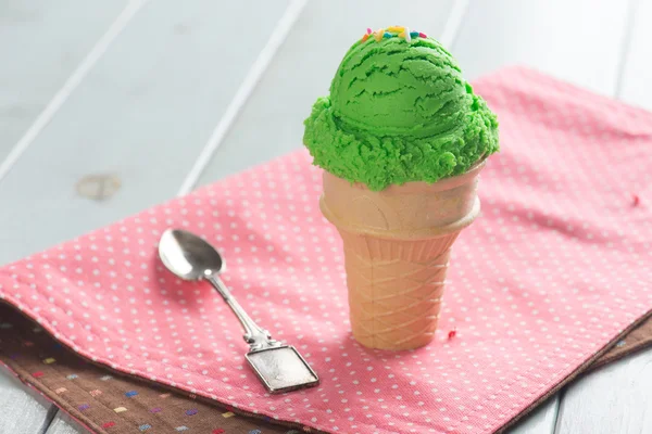 Green ice cream — Stock Photo, Image