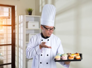 Asyalı erkek aşçı