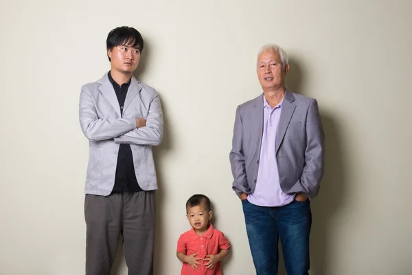 Tre generation asiatiska familj — Stockfoto