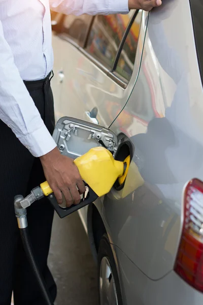 Indian man pumping fuel — Stock Photo, Image