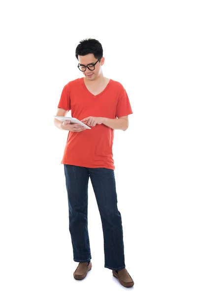 Casual asian male with tablet — Stock Photo, Image