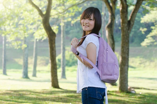 Asiatico femmina college studente — Foto Stock