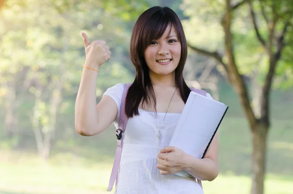 Asiática estudante universitário feminino — Fotografia de Stock