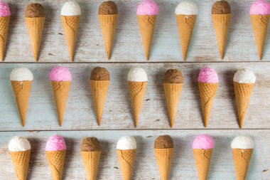 çeşitli dondurma koniler