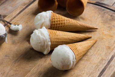 Vanilyalı dondurma. 