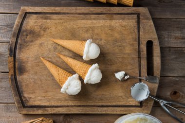 Vanilyalı dondurma. 