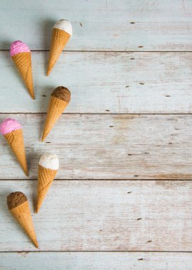 çeşitli dondurma koniler