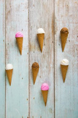 çeşitli dondurma koniler