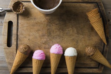 Vanilyalı dondurma. 