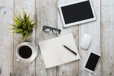 Ofis malzemeleri ve araçları karışımını 